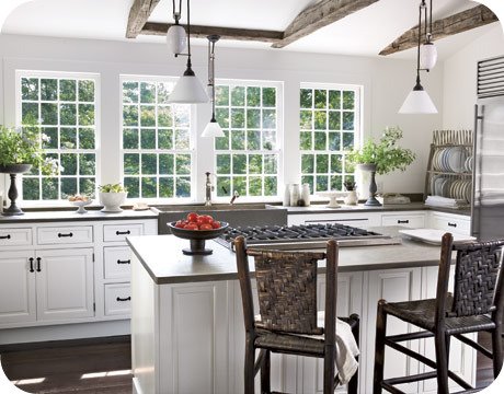 [White-Airy-Kitchen-HTOURS0207-de-28693249.jpg]