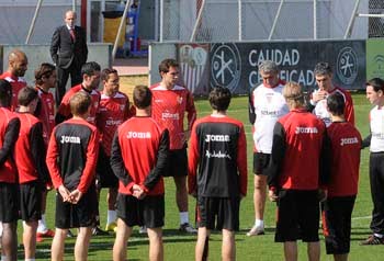 ropa entrenamiento sevilla fc