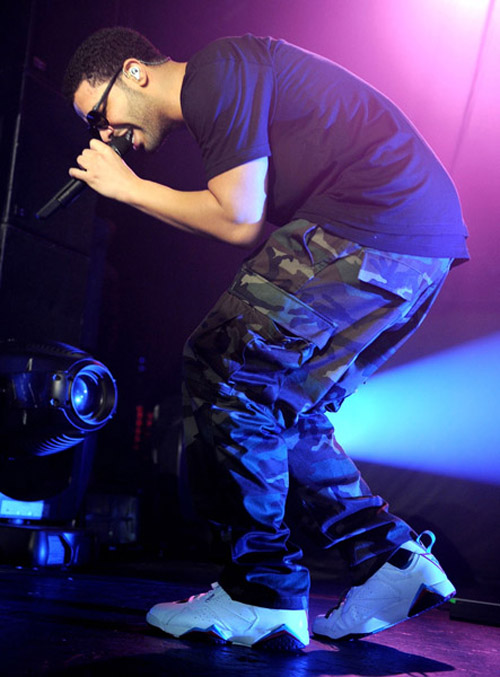 TalkKicks As you Can see Drakes Loves Jordans!!!!! TalkKicks As you Can see Drakes Loves Jordans!!!!!