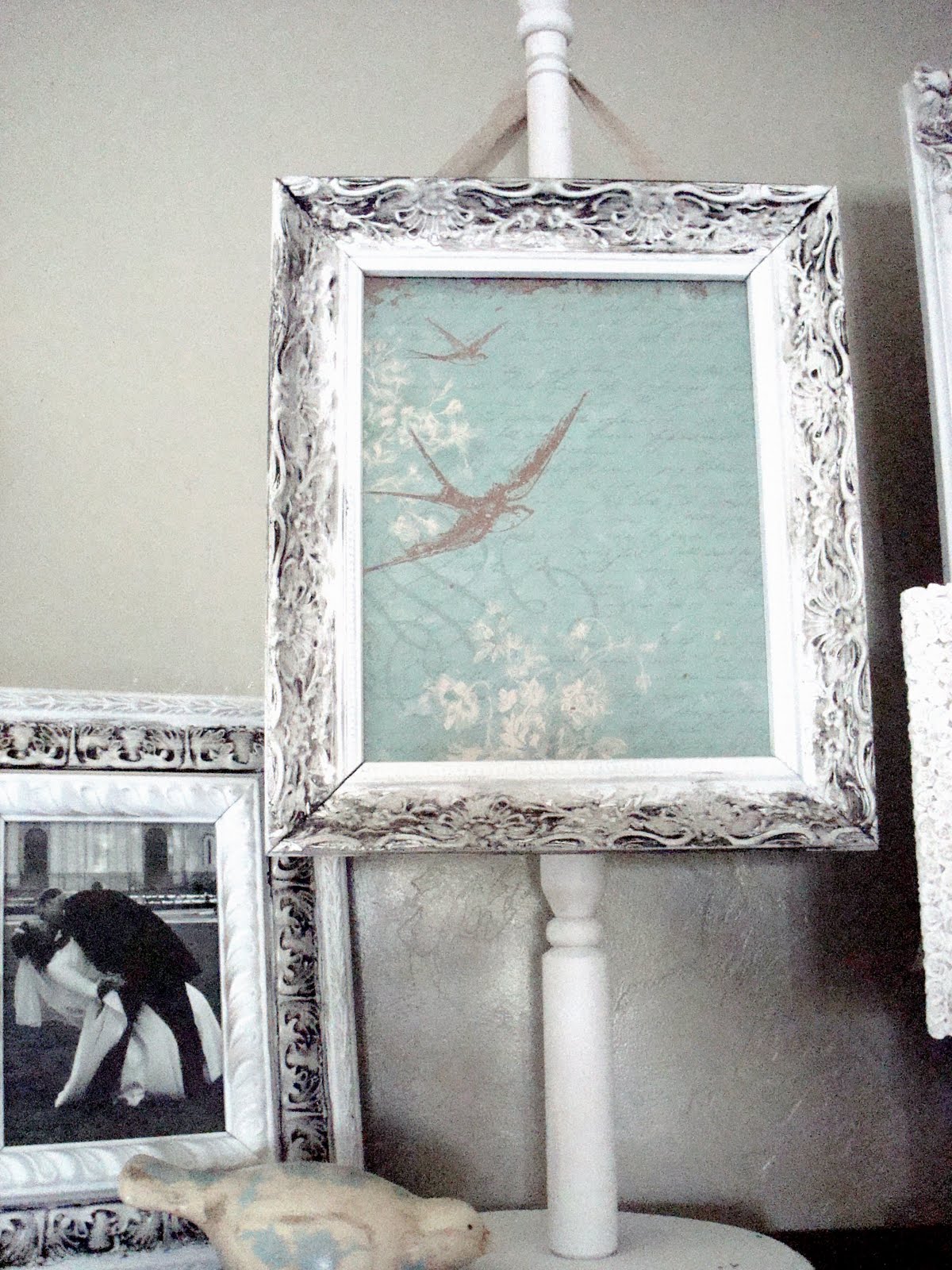 House of Chic and Penoche Picture Frame Stand Tutorial (I'm still