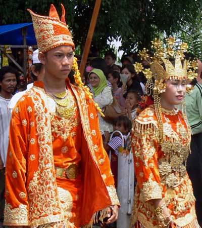 PeNcInTa BuDaYa JaMbI: PAKAIAN ADAT JAMBI