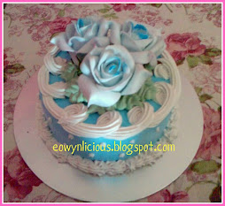 baby blue round cake ( s )