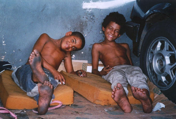 [brazil(MENINOSD+DE+RUA).jpeg]