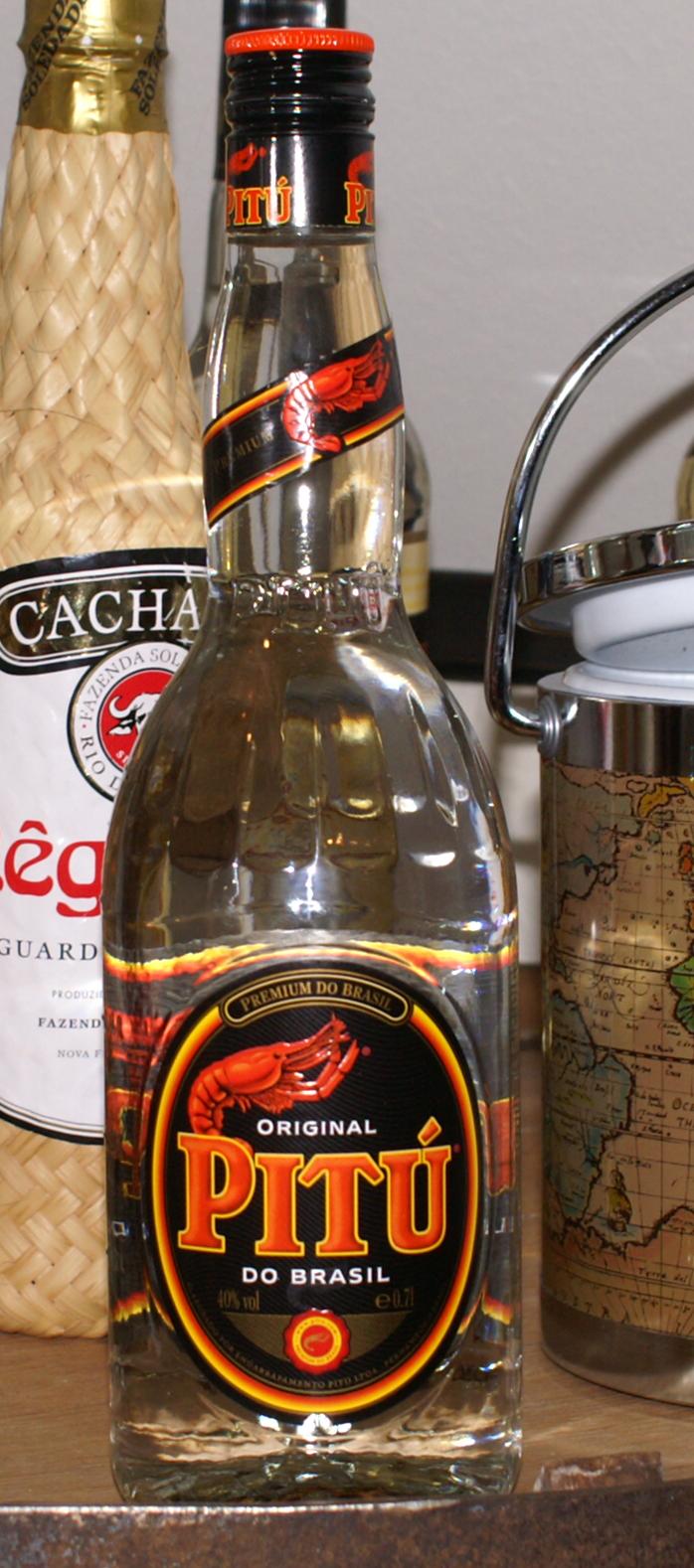 [Pitu_cachaca_flaska_ljus.JPG]