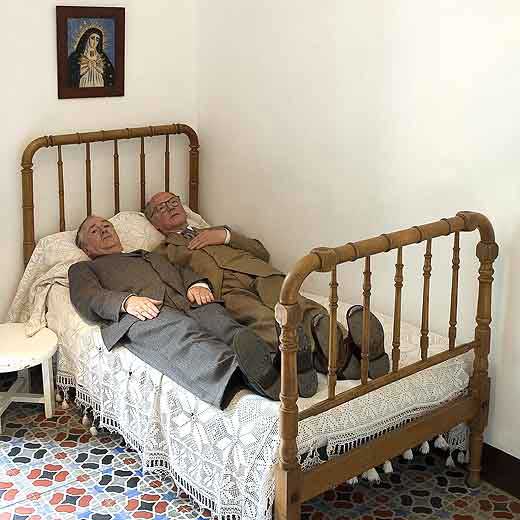 [In+the+bed+with+Lorca.jpg]
