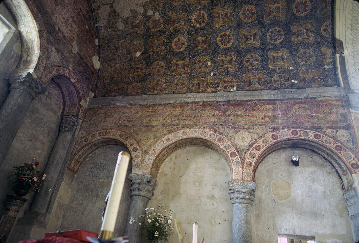 [prerrománico+santullano9.jpg]