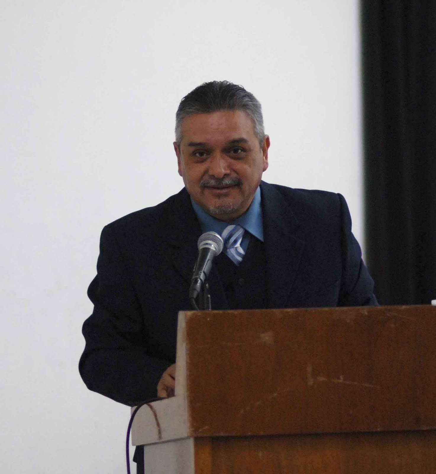 CRONICA ENSENADENSE GERARDO SANCHEZ PRESENTA SU LIBRO SOBRE ENSENADA.