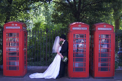 russell square london wedding portraits russell square wedding portraits with phone boxes