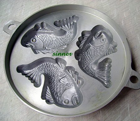 kuih bahlu fish mould