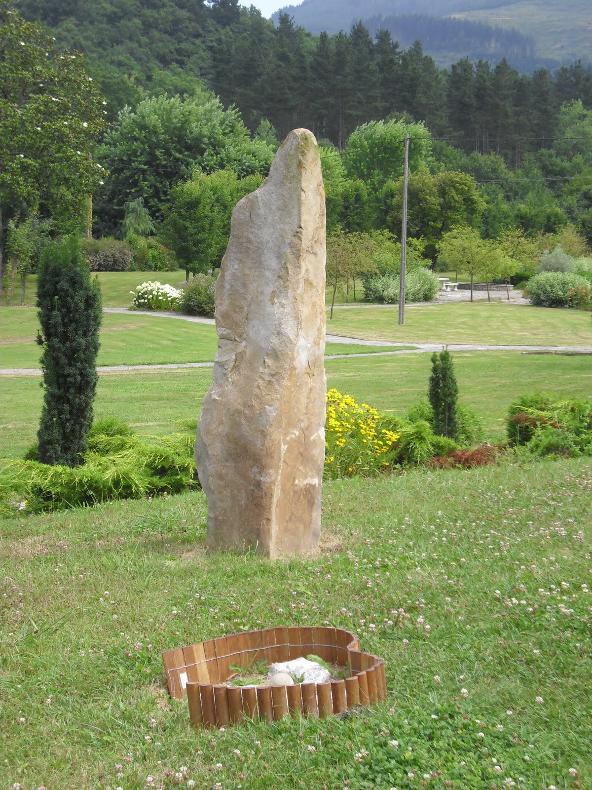 Javier Petralanda: GEOPUNTURA CON CANTOS RODADOS