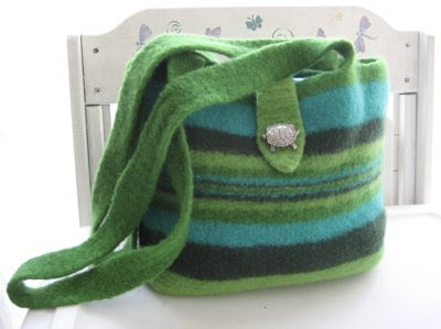 A Free Twin Cable Purse Pattern