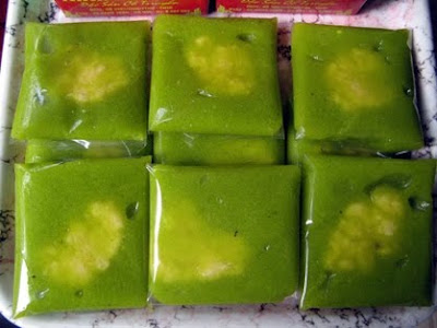 Green rice flake cake(Banh Com) - the original taste of Hanoi