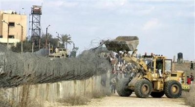 [2008_01_23t034725_450x248_us_palestinians_egypt_blast.jpg]