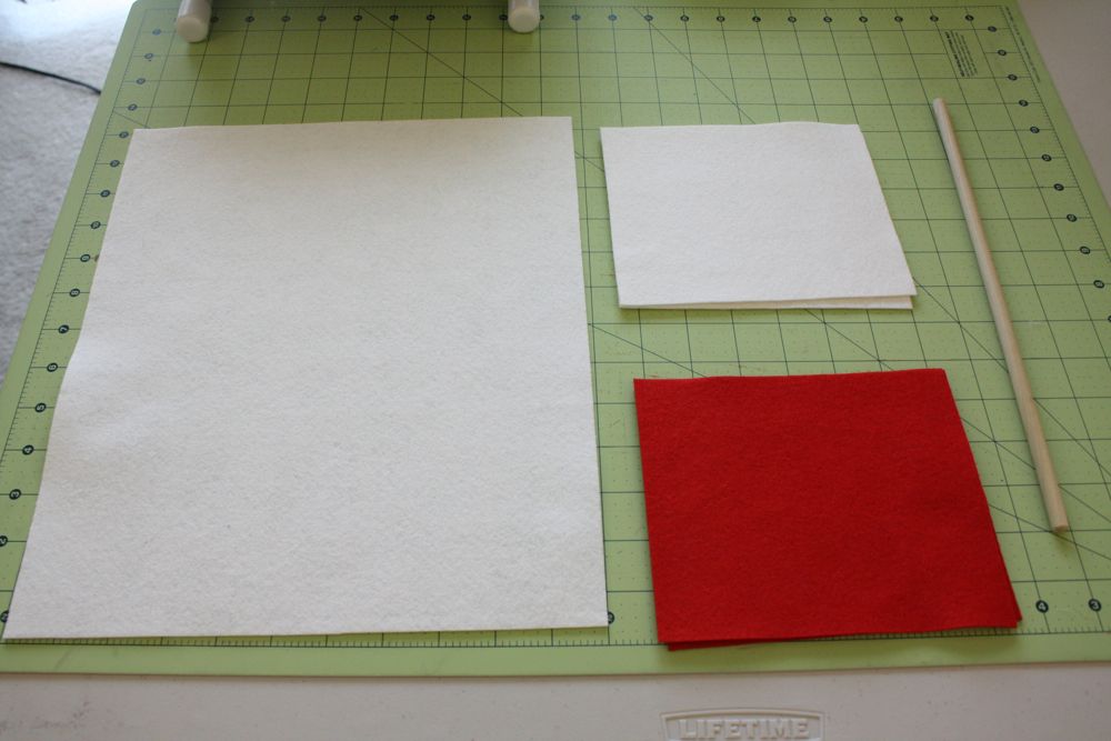 LOVE felt wall hanging tutorial