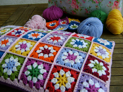My Rose Valley: Daisy square pillow