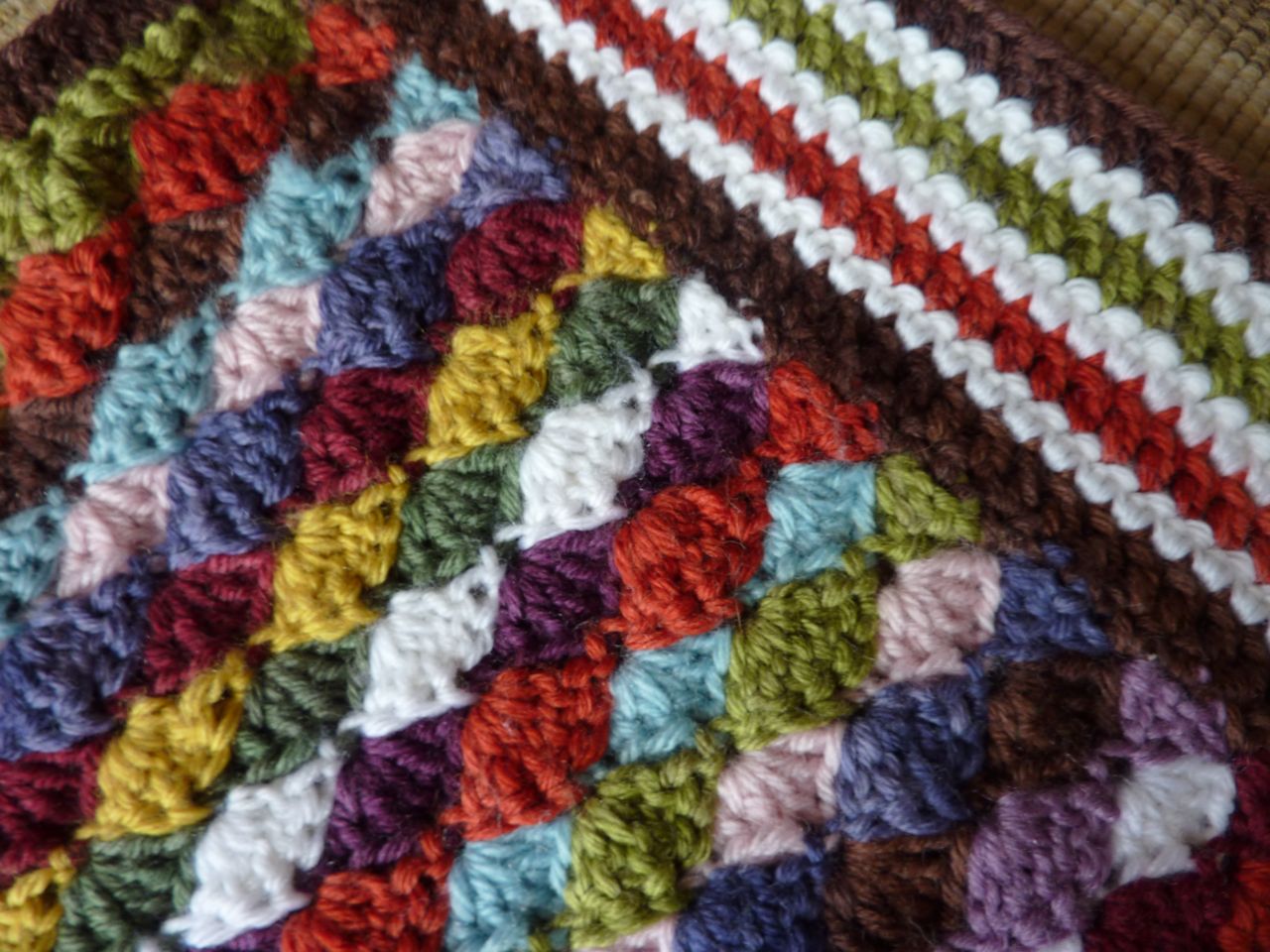 Pom-Pom Rug | crochet today