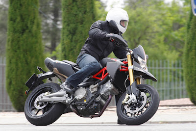 APRILIA DORSODURO 750 