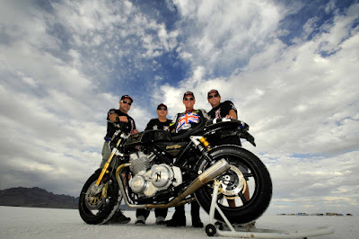 NORTON, RECORD EN BONNEVILLE