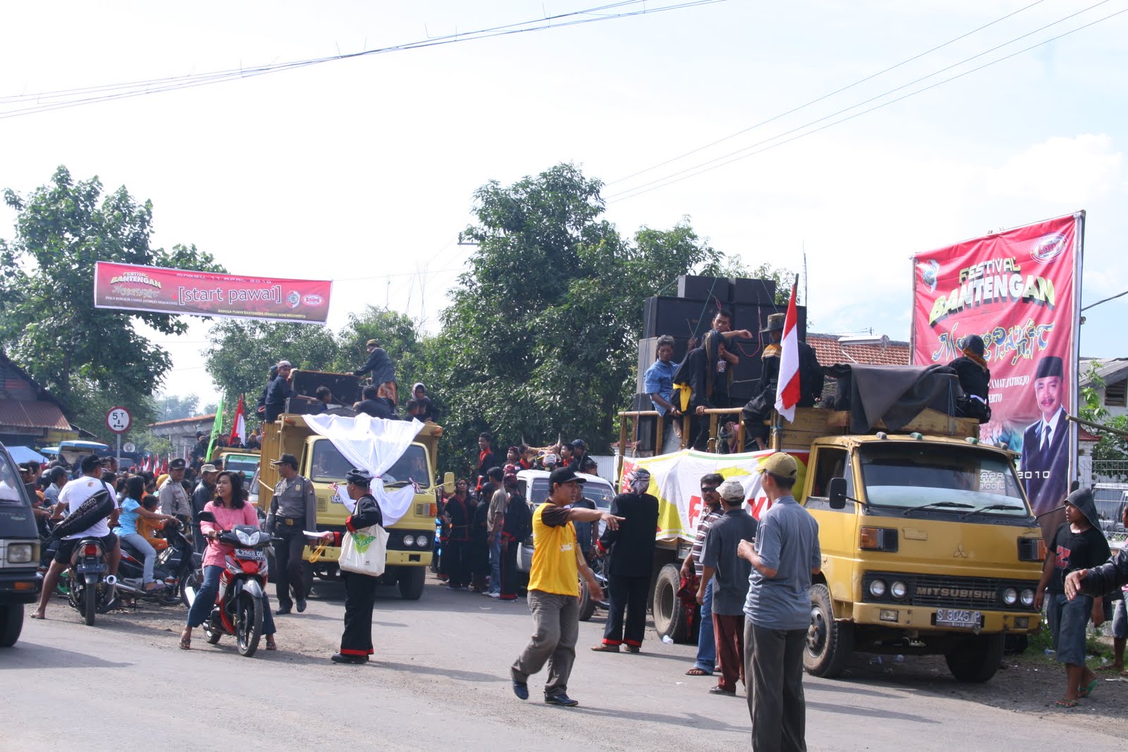 Festifal Bantengan MAJAPAHIT 2010 Jatirejo Mojokerto Festifal Bantengan MAJAPAHIT 2010 Jatirejo Mojokerto