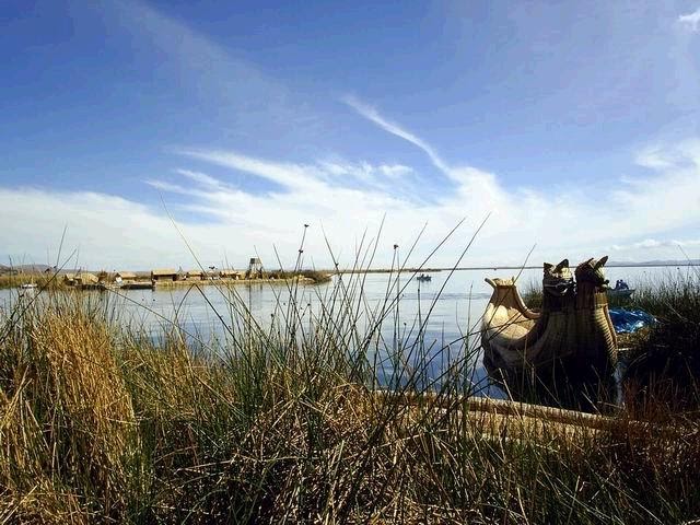 Jour 6 : Puno – Lac Titicaca (Ile des Uros) – Bus de nuit à Cusco