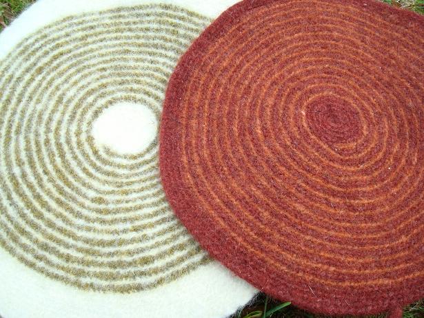 Händer på Haga: Virkade och filtade sittunderlägg