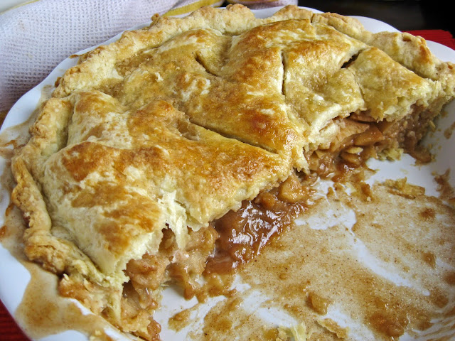 Deep Dish Apple Pie With Sweet All Butter Pie Crust A Hint Of Honey