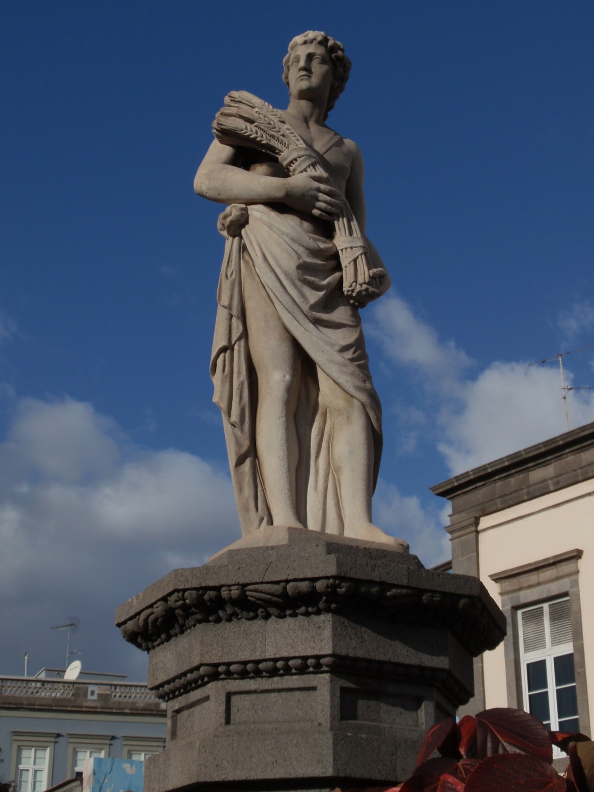 La Escultura en Gran Canaria: Esculturas de las cuatro estaciones
