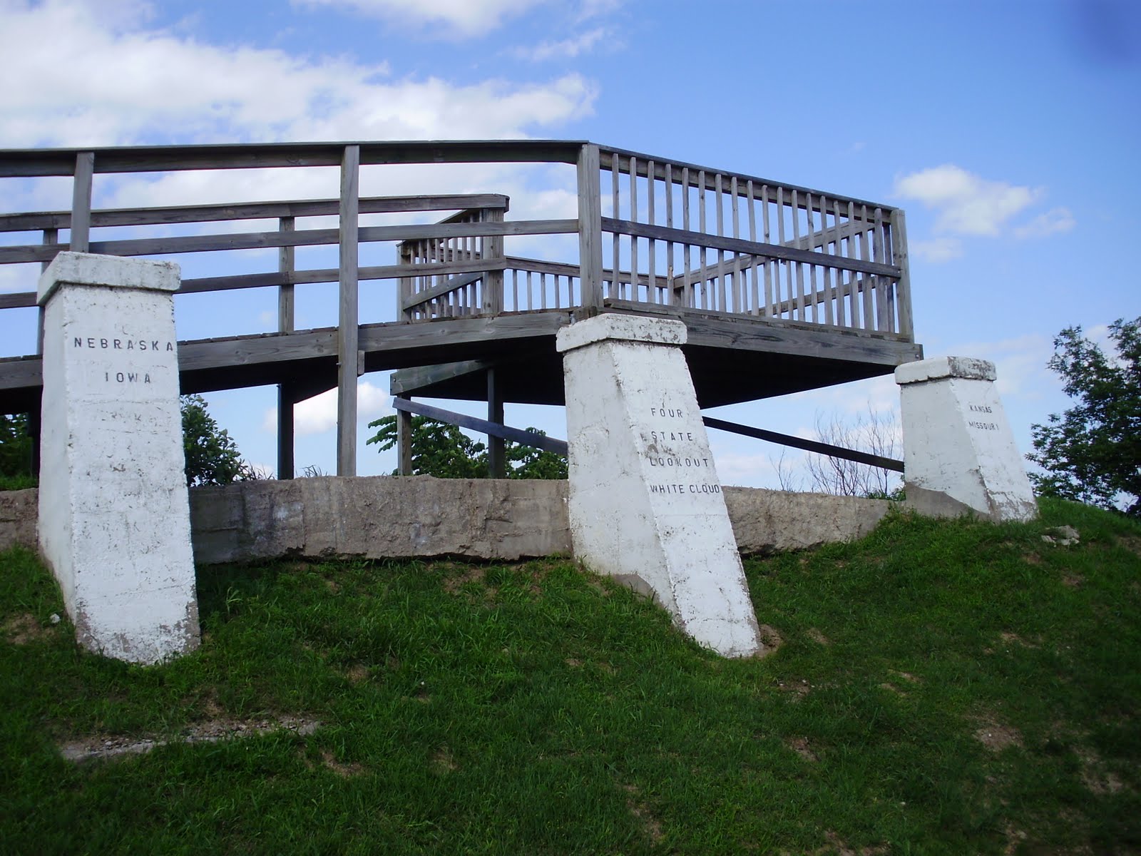 Life at 55 mph Four States Lookout in White Cloud, Kansas (click here