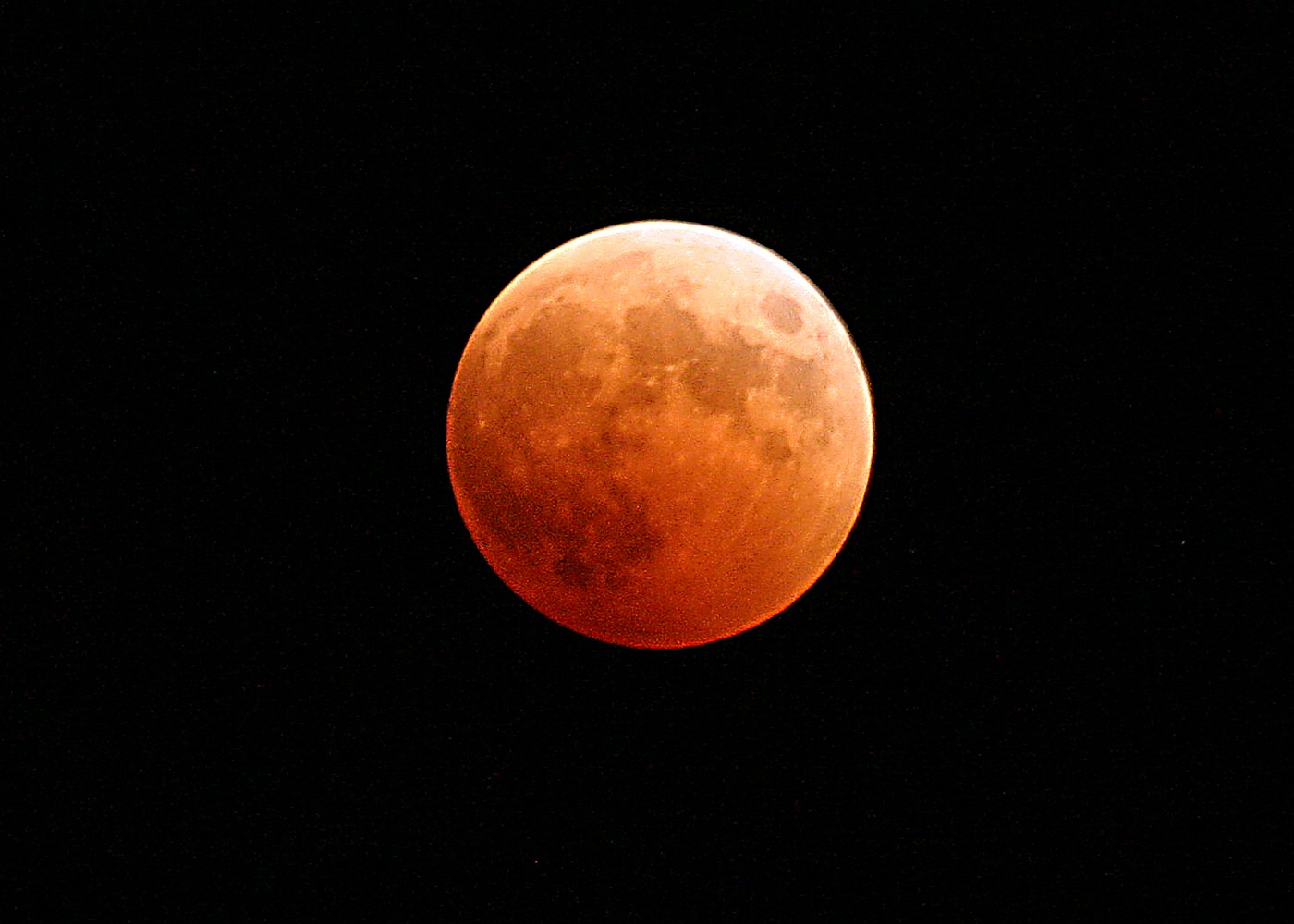 [gpw-200702-65-UnitedStatesNavy-041027-N-9500T-001-Moon-reflects-sunrise-sunset-colors-total-lunar-eclipse-20041027-medium.jpg]