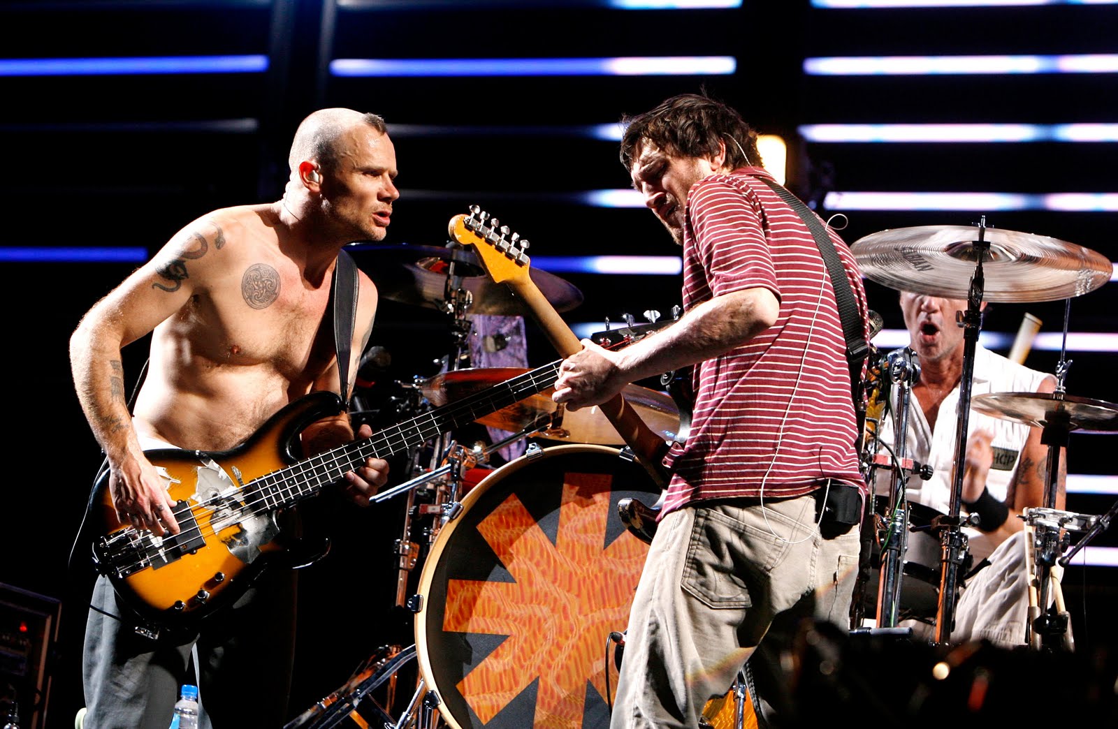 [06-red-hot-chili-peppers-081707.jpg]