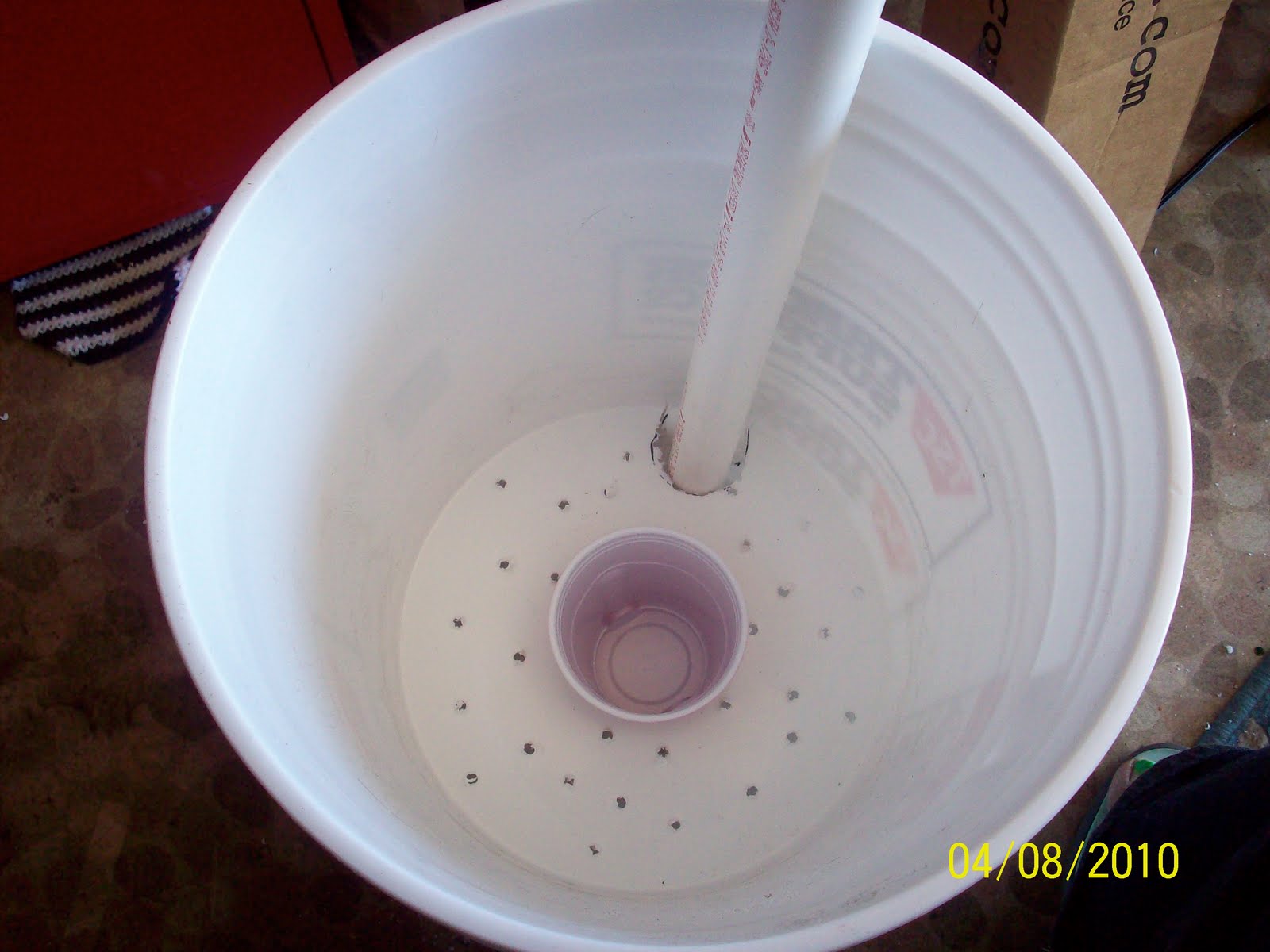 viragolog: Self Watering bucket planters