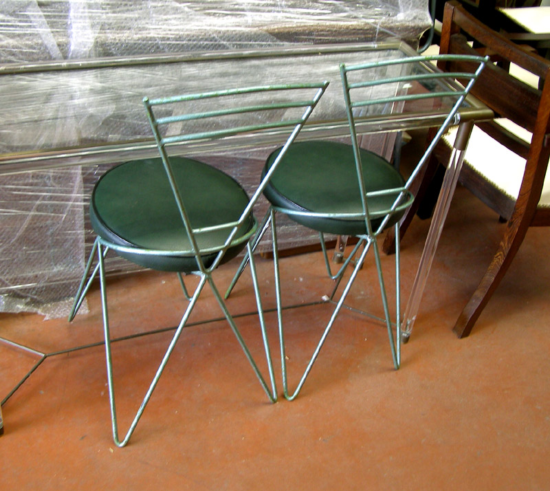 [atomic+wire+chairs+small.JPG]
