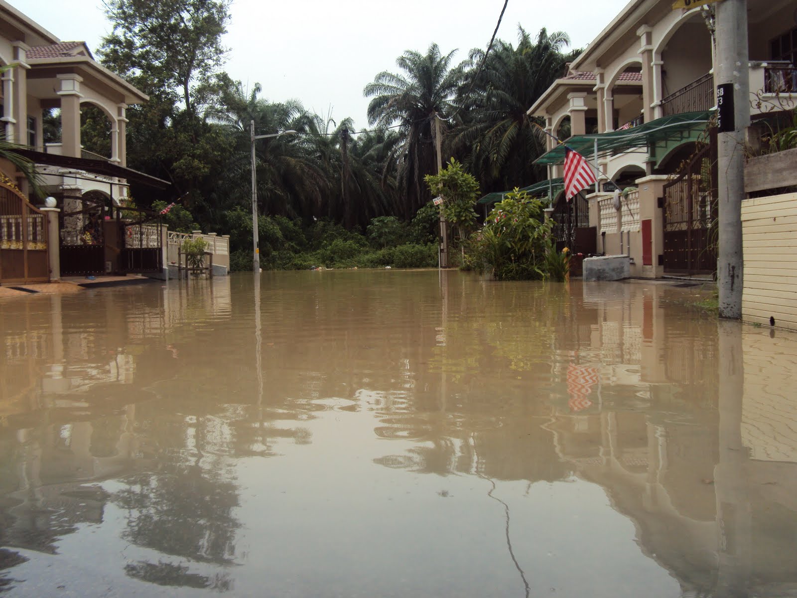 Taman Salak Indah Banjir melanda Taman Salak Indah