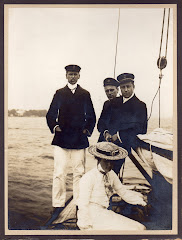 Carl Gregers Restorff Schack, søster Johanne m. fl. ude at sejle ca. 1920.