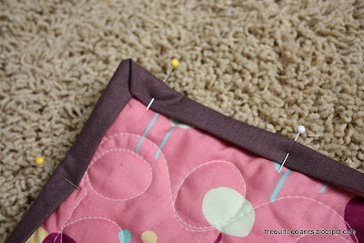 Tutorial on binding a quilt featured by top US quilting blog, Diary of a Quilter