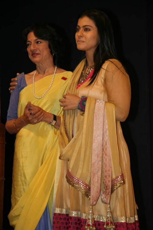 [Kajol-with-Tanuja-and-Tanisha-at-Dignity-Foundation-event-photo-7-500x749.jpg]