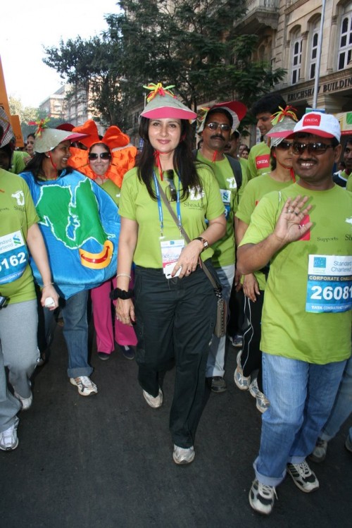 [Stars-at-Standard-Charters-Mumbai-Marathon-2-500x749.jpg]