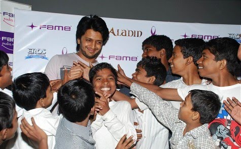 [Ritesh-Pink-Ribbon-kids-show-006-475x317.jpg]