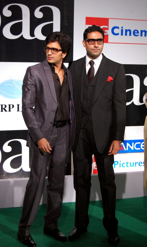 [Ritesh-Deshmukh-and-Abhishek-Bachchan-at-the-Premiere-of-the-film-Paa-500x837.jpg]