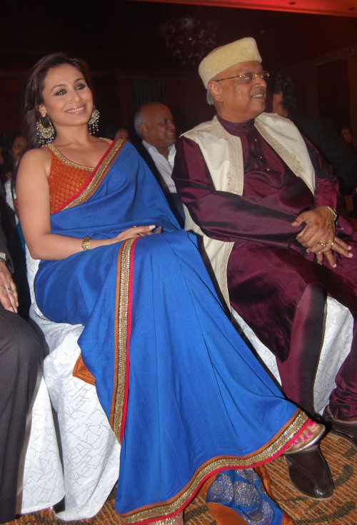 [Rani-Mukerji-at-the-V_Shantaram-Awards-function-Photo-2-500x736.jpg]