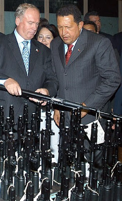 Chávez comprant armes a Rússia