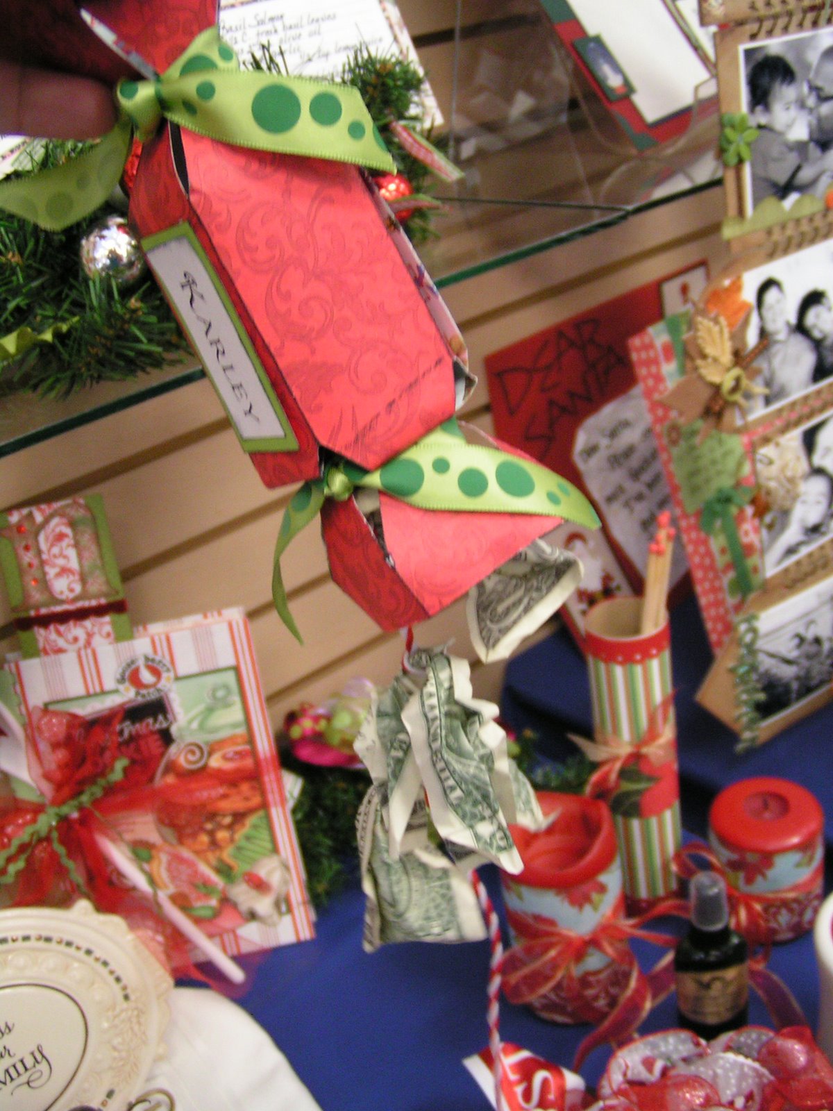 [Lets+Wrap+Up+Christmas+(12).JPG]