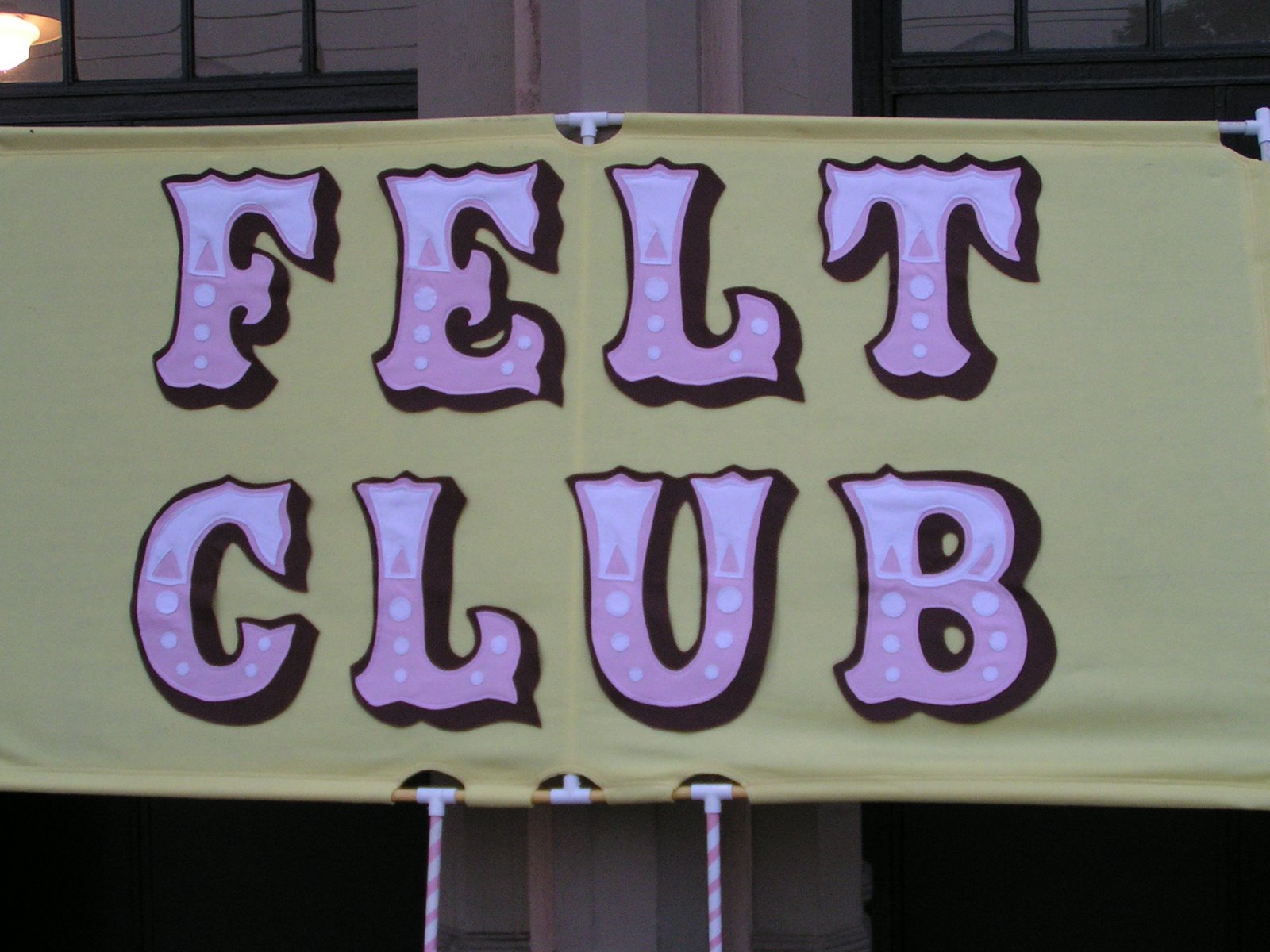 [11-16-08+Felt+Club+(37).JPG]