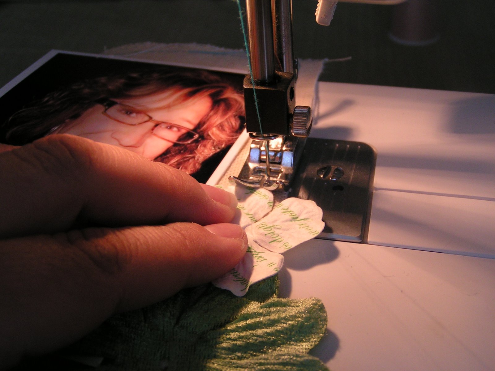 [4-18-09+Scrappy+Stuff+039.JPG]