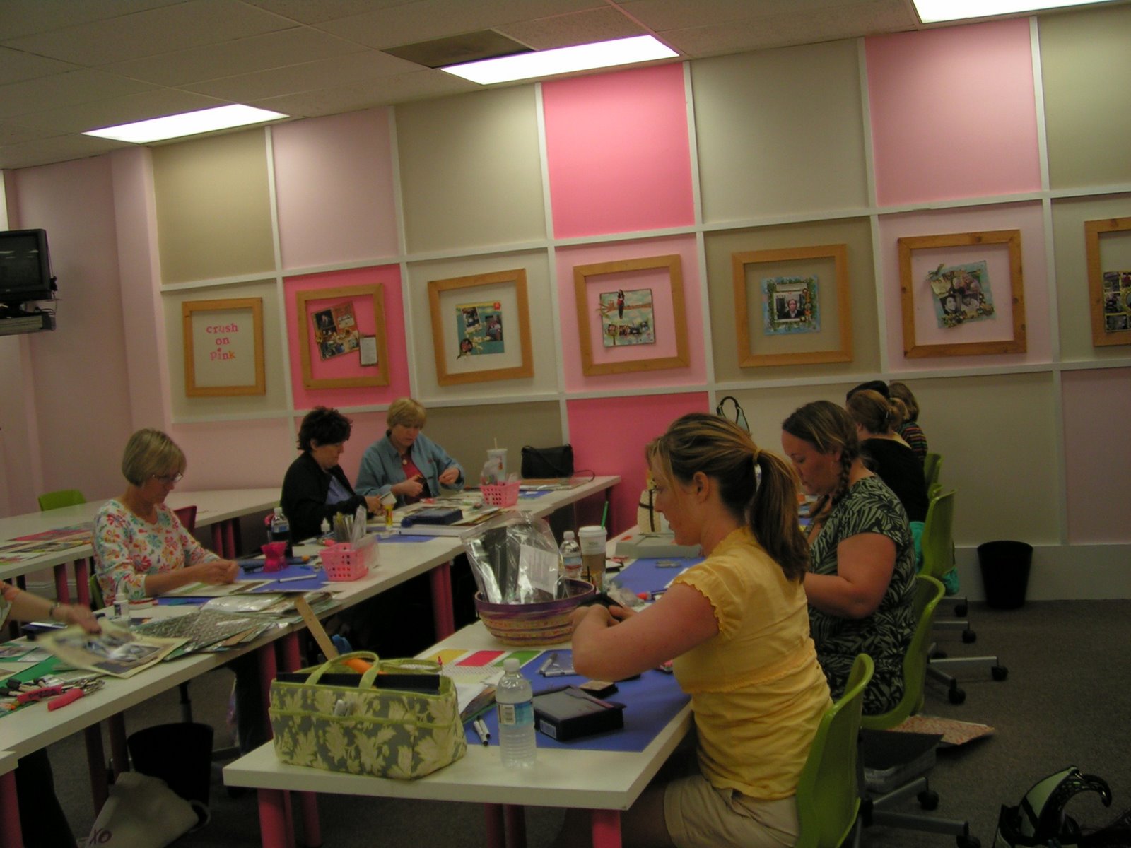 [6-14-09+Twenty+Pages+at+Pink+Pineapple.JPG]