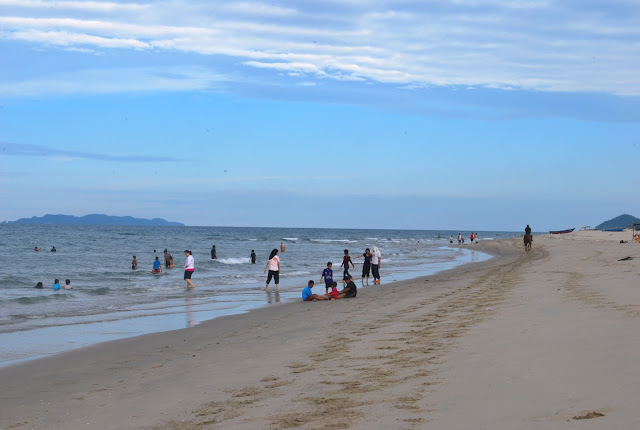 Batu Buruk Driving Academy / Penarik Beach, Pantai Penarik, Mangkuk