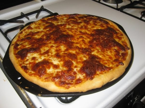 Raymond's Kitchen: From Grandma's To Ours: Connecticut-Style Pizza