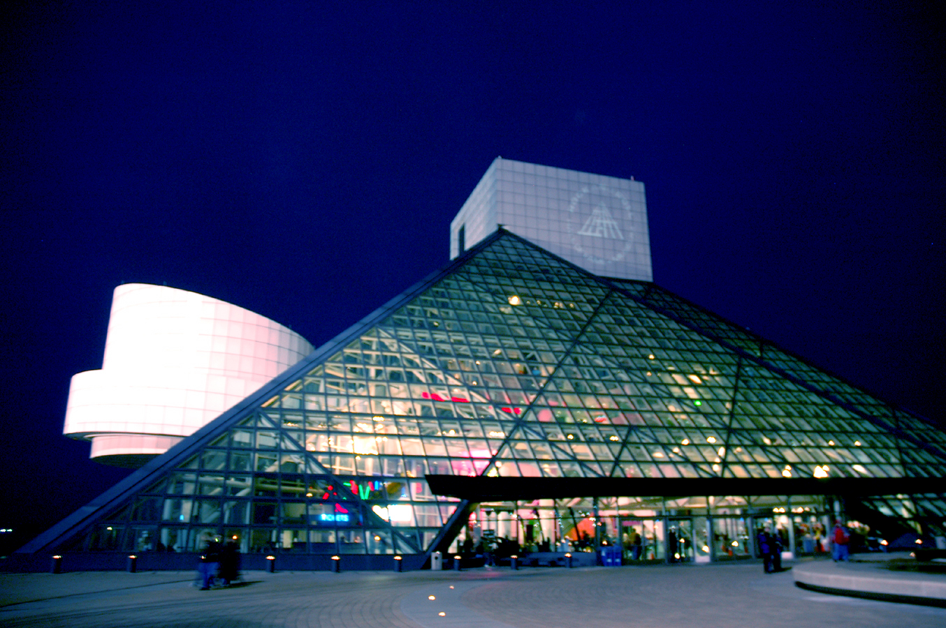 [sm_rockhall_2.jpg]