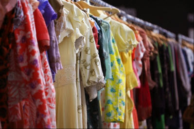 [clothing+rack.jpg]
