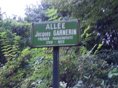 Allee Jacques Garnerin Monceau Park